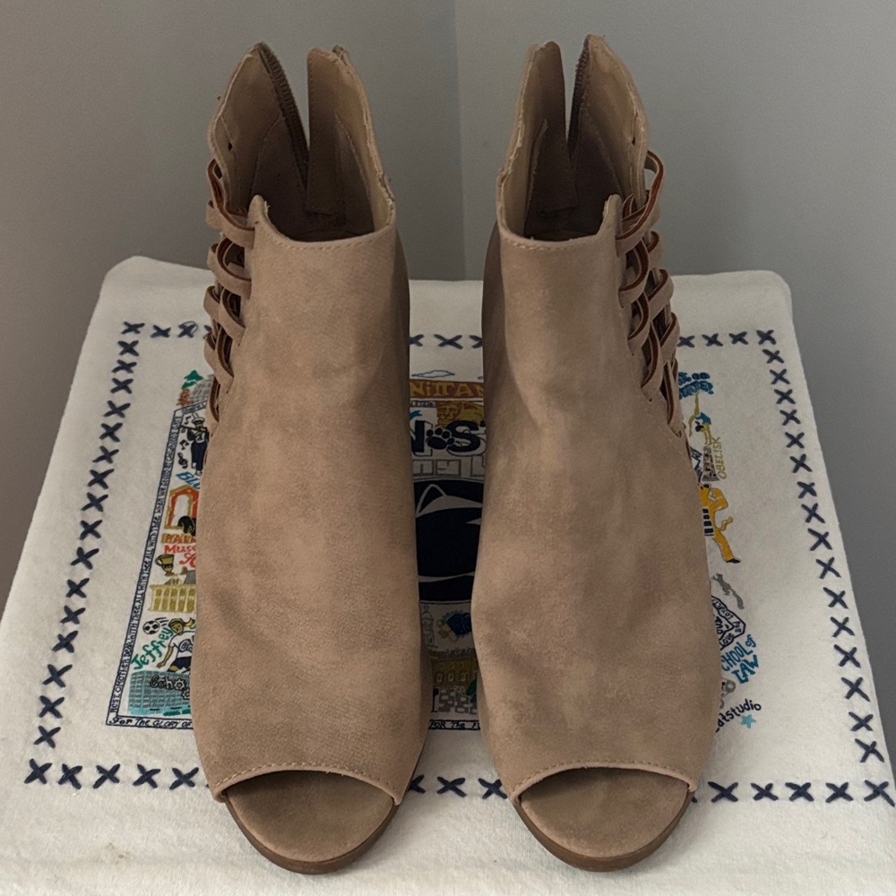 Reaction Kenneth Cole Tan Peep-Toe Ankle Boots